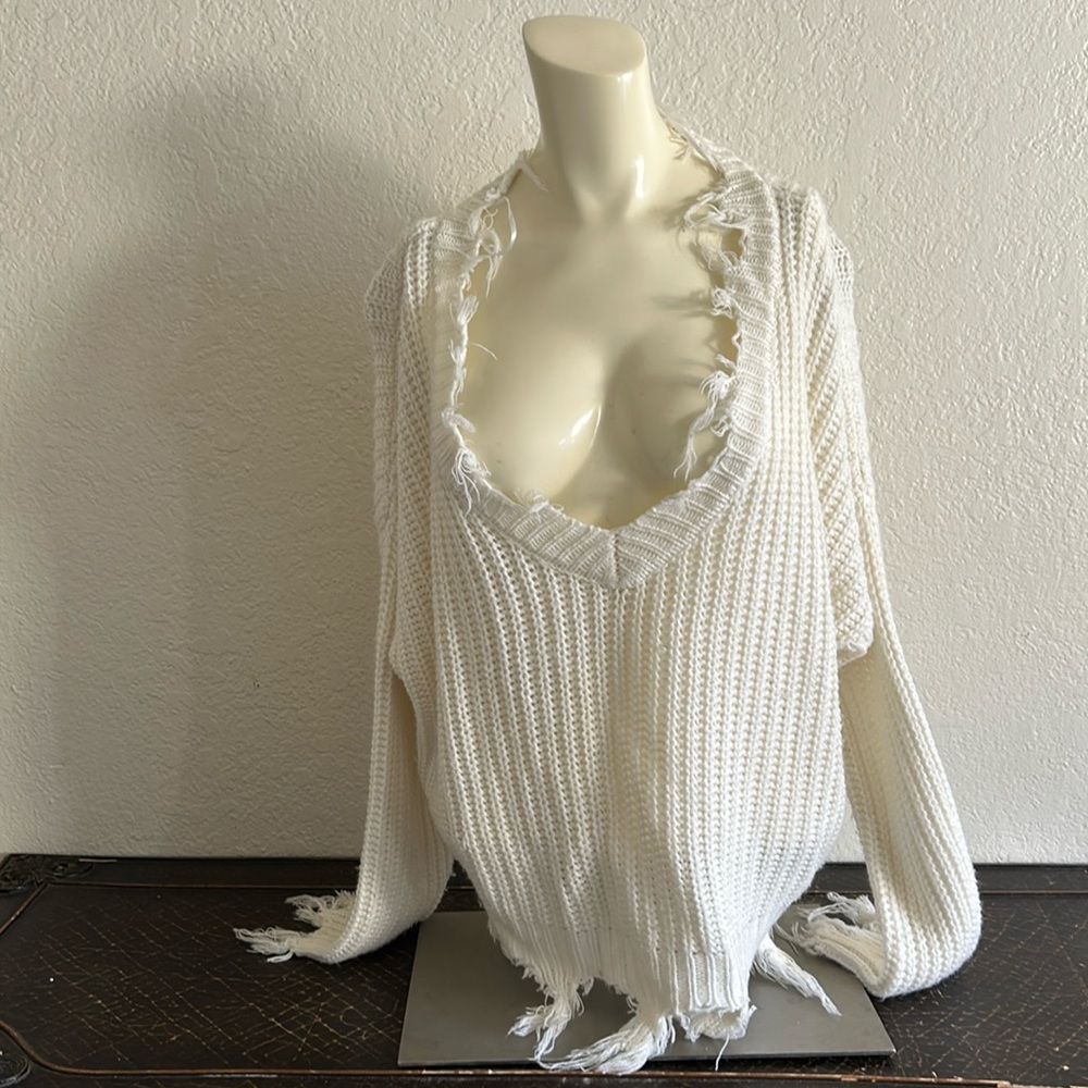 V neck sweater by cage